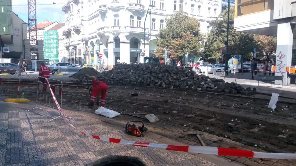 Oprava kolejí na křižovatce ulic Spálená a Národní