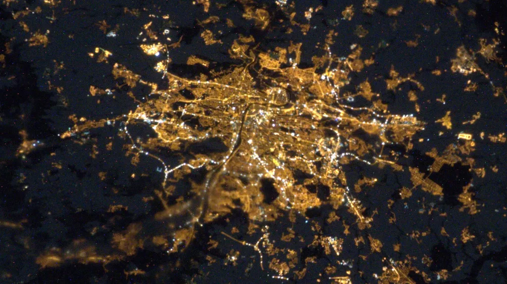 Noční Praha z ISS
