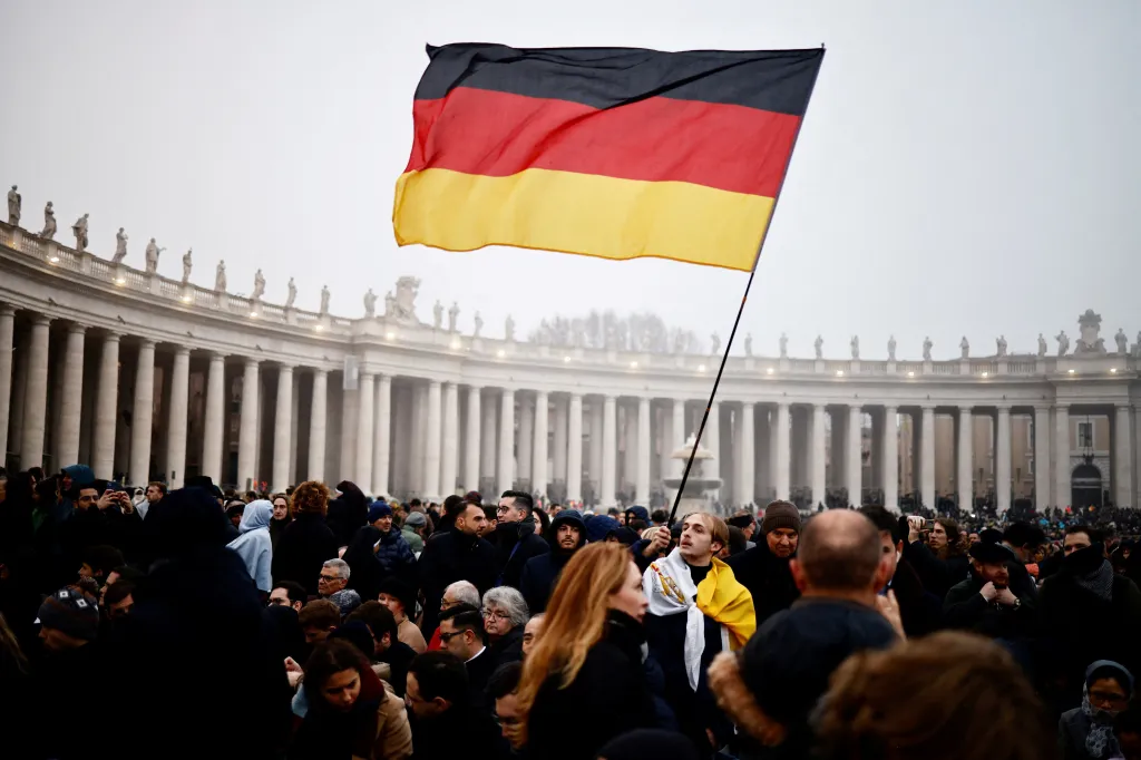 Pohřeb emeritního papeže Benedikta XVI. ve Vatikánu
