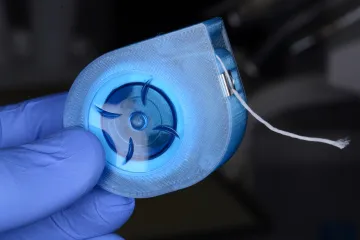 Vědci z Liberce vyvinuli zubní nanonit ke snížení rizika parodontózy