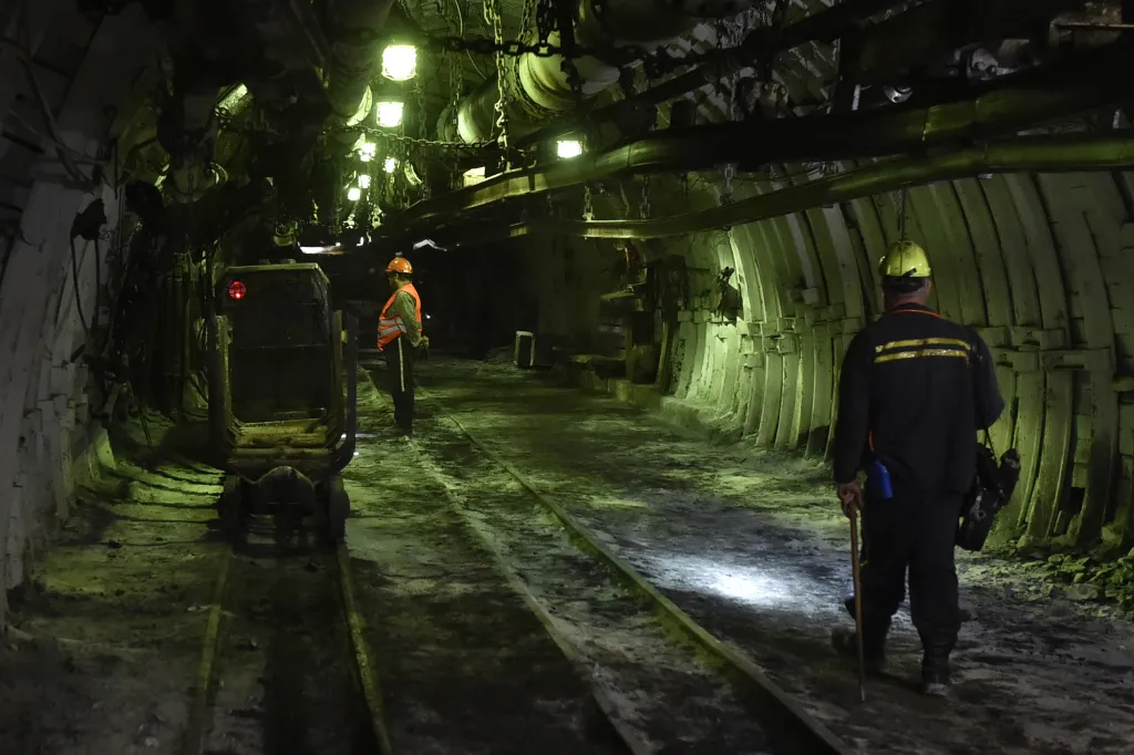 Těžební společnost OKD je jediným producentem černého uhlí v Česku. Uhlí těží na Karvinsku ve čtyřech dolech, a to ČSA, Darkov, ČSM-Sever a ČSM-Jih. V Darkově a ČSA má těžba skončit příští rok v únoru