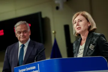 Evropa má vůči obchodnímu tlaku USA dobré trumfy, soudí Jourová