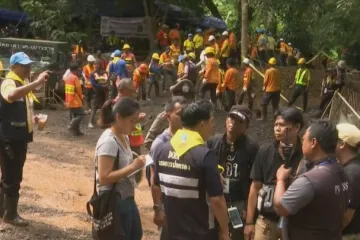 Psycholog: chlapcům uvězněným v thajské jeskyni nejvíc chybí světlo. Jejich psychika je utlumená