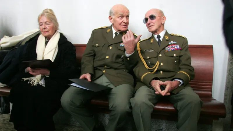 Tomáš Sedláček (vpravo)