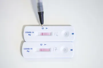 Negativní test by mohl být vstupenkou na akce pro více lidí. Rozhodne pořadatel, řekl Blatný