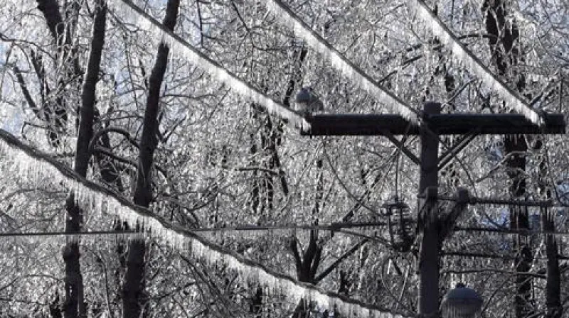 Zamrzlé elektrické vedení