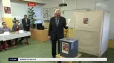 Prezident Zeman odevzdává hlas ve volbách