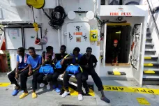Loď Aquarius zakotví na Maltě, migranty si rozebere šestice zemí EU