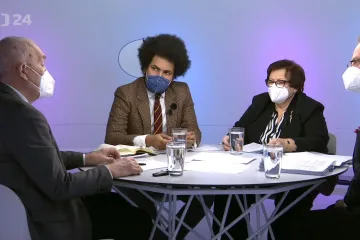 K dodržování opatření je třeba důvěra k vládě, méně chaosu i sankce, myslí si hosté Otázek Václava Moravce