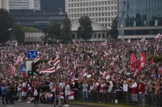 „Odejdi!“ Demonstranti v Bělorusku nepolevují v protestech, podpořili je lidé v řadě evropských států