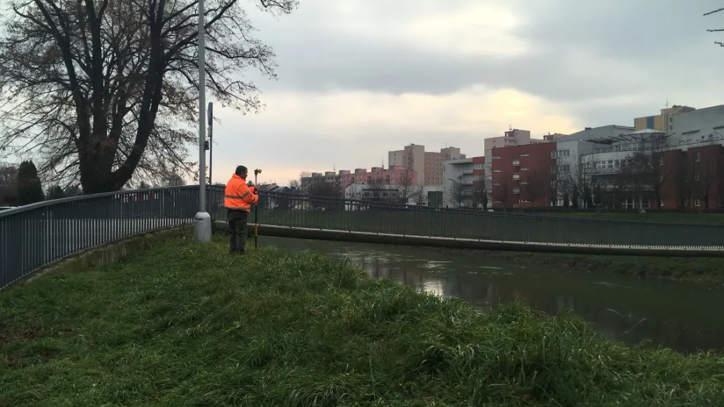 Uzavřená lávka pro pěší v Kroměříži