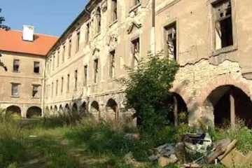 Rathův Buštěhrad se opravovat nebude