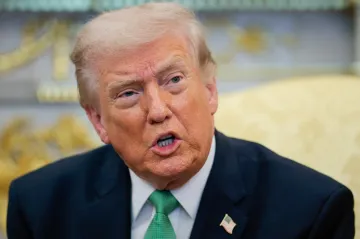 Trump kvůli Íránu odkládá návštěvu Si Ťin-pchinga