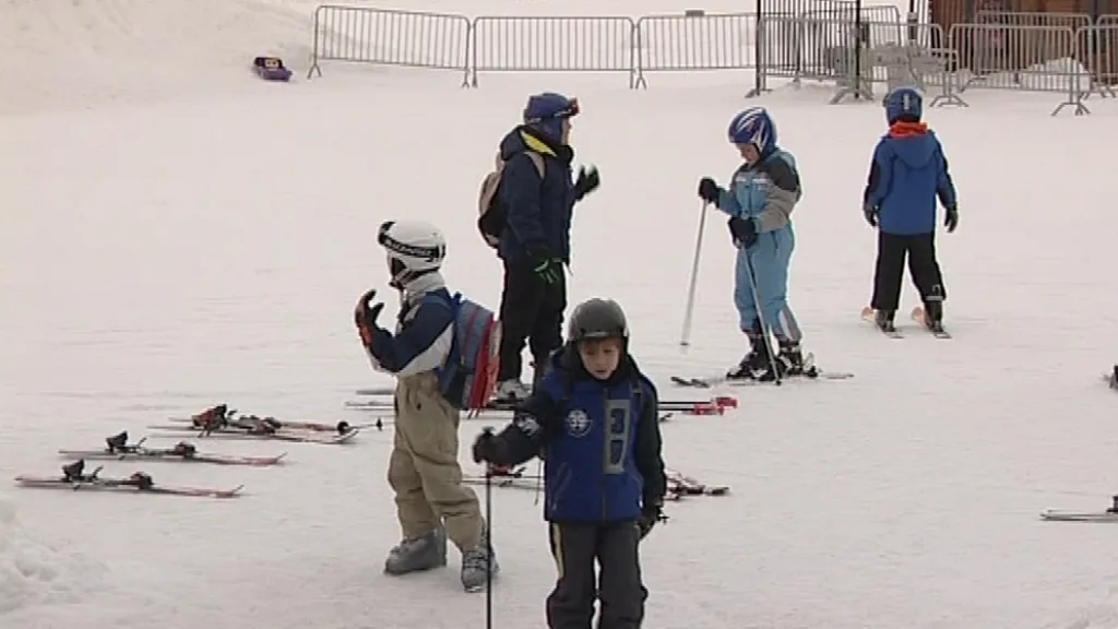 Děti na lyžařském výcviku v Olešnici