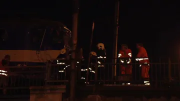 U pražského Vyšehradu se srazil rychlík s pracovním strojem