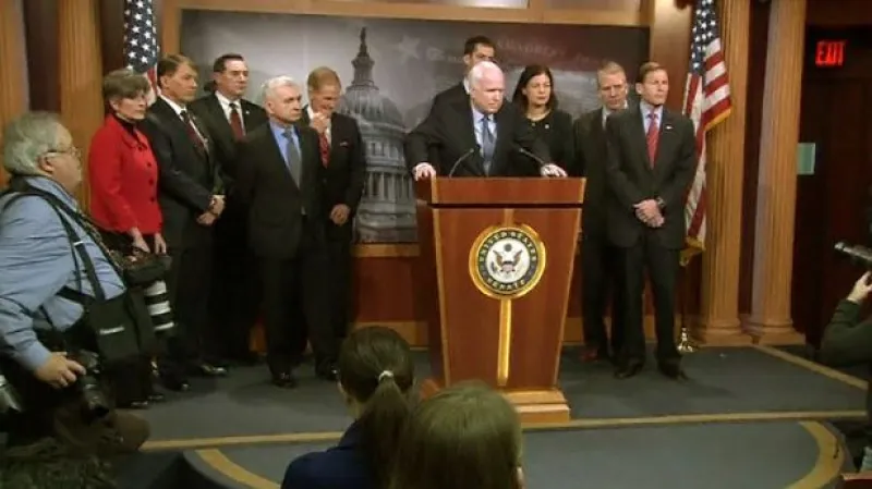 McCain vyzývá k vyzbrojení Ukrajiny