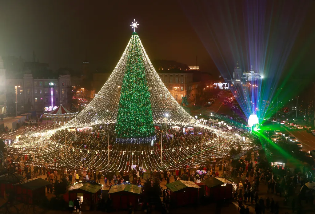 Kyjevský vánoční strom na Sofijském náměstí v roce 2020