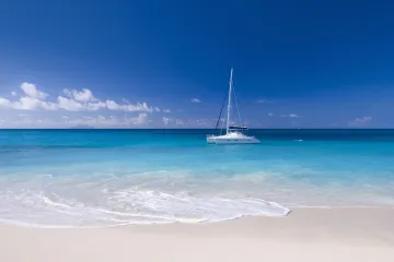 Seznam daňových rájů prořídl. EU z něj vyškrtla Arubu, Barbados a Bermudy