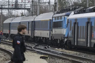 Po srážce vlaků na Českobudějovicku jsou desítky zraněných
