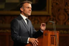 Evropa nikdy neopustí Ukrajinu, prohlásil Macron v britském parlamentu