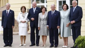 Prezidenti V4 s manželkami na schůzce v Sopotech