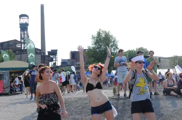 Tečku za barevným festivalem udělá Jamie Cullum