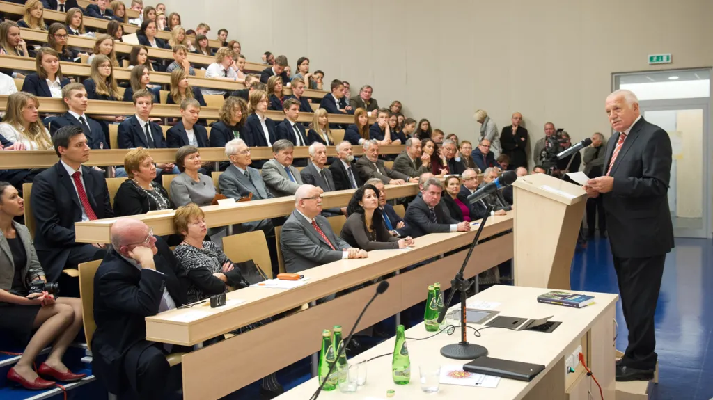 Klausova přednáška na univerzitě v Lodži