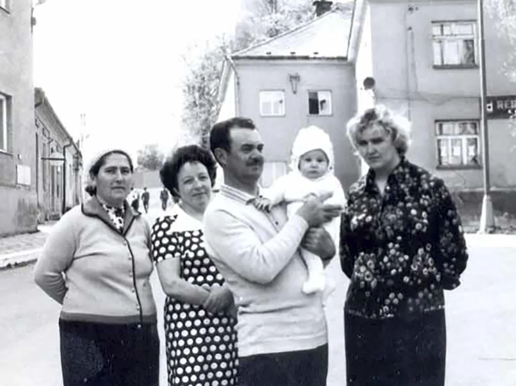 Na Libavé žilo nakonec asi 3 000 Rusů s celými rodinami a dětmi (na snímku). Počet obyvatel před rokem 1968 přitom nepřesáhl 800.