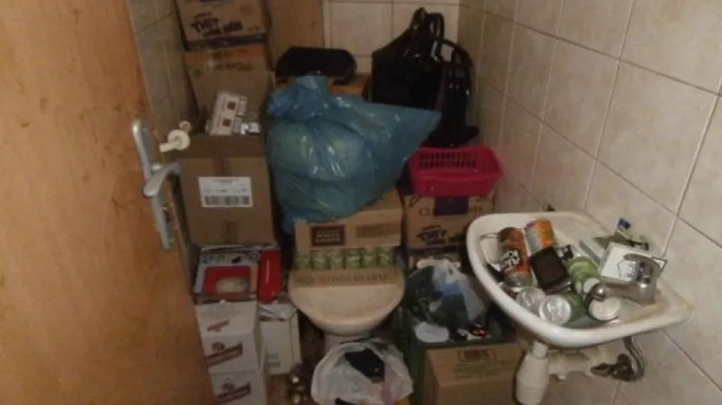 Inspektoři narazili i na skladování potravin na záchodě