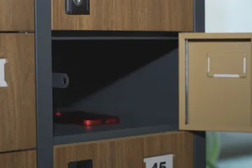 První polská základní škola testuje zákaz mobilů