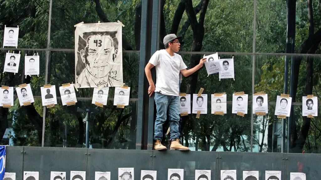 Demonstrace za pohřešované studenty v Mexiku