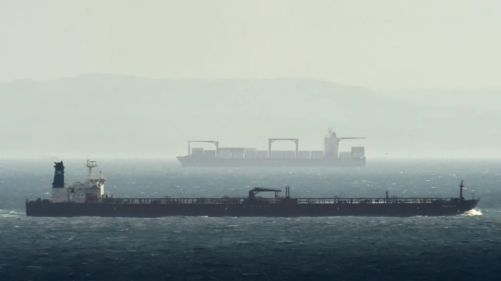 Kanál La Manche je jednou z nejfrekventovanějších námořních cest