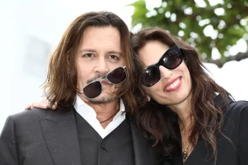 Na Hollywood nemyslím, řekl v Cannes Johnny Depp. Amerika je ale prý připravena na jeho návrat