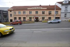 V pražské Libni začala demolice známé restaurace Na Vlachovce
