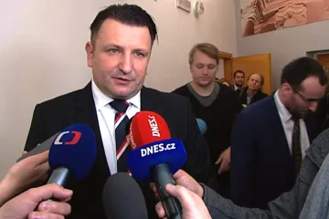 Vláda schválila odchod Tuhého z čela policie, píše web Neovlivní. Má být velvyslancem na Slovensku 