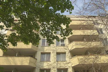 Na ruských nemovitostech v Česku nebude věcné břemeno, kancelář návrh stáhla