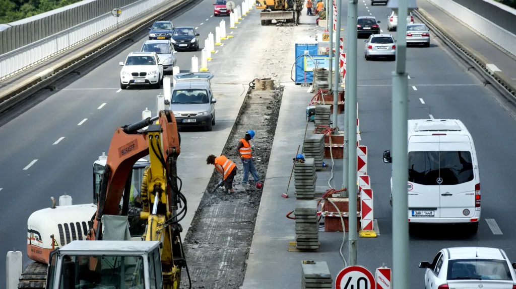 Rekonstrukce Nuselského mostu v roce 2013