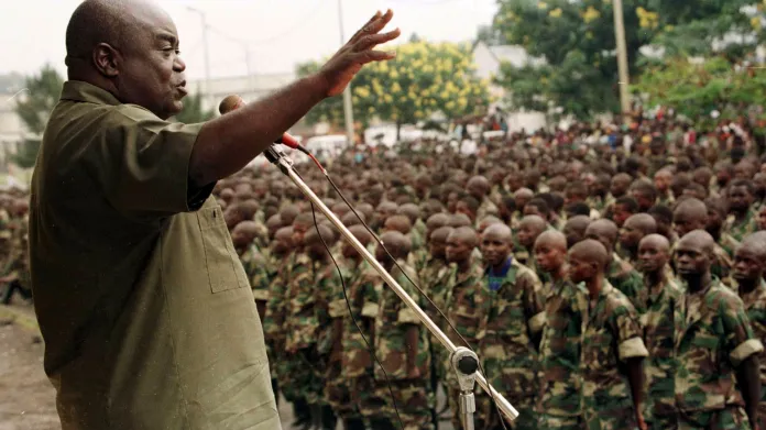 Laurent Kabila před svými vojáky