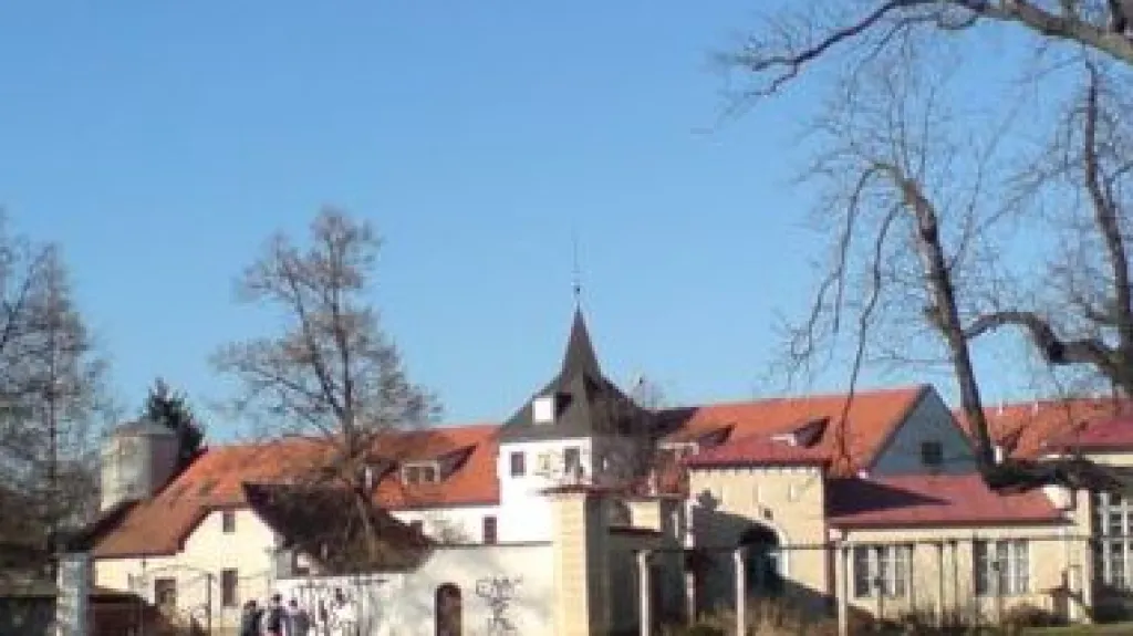 Zámek Dolní Počernice