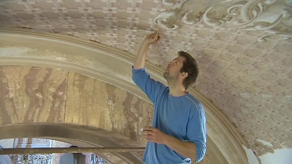 V těchto dnech dochází k obnovení maleb v kostele