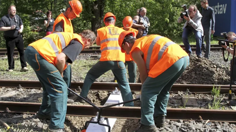 Položení prvního pražce rekonstruované trati