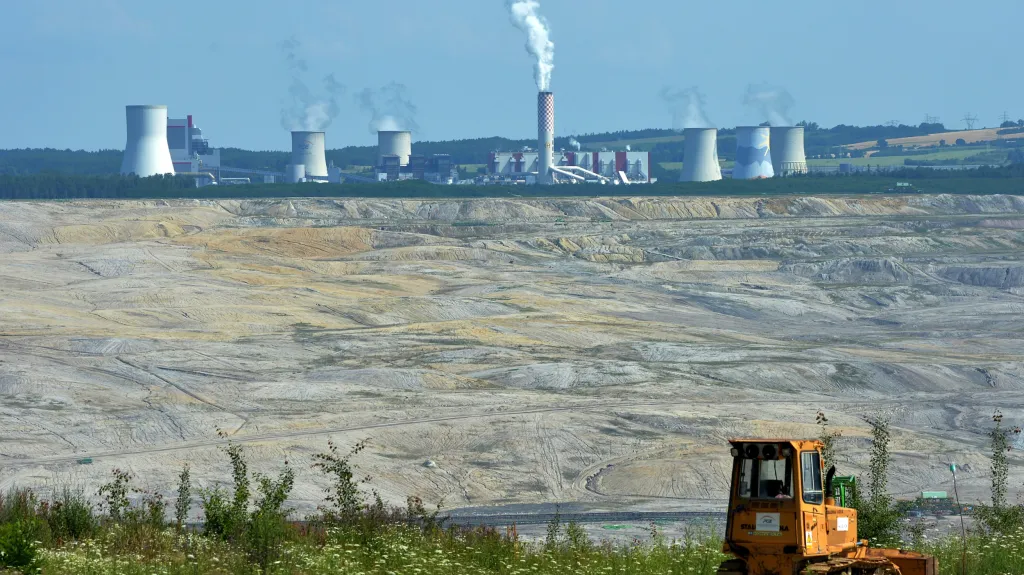 Polský hnědouhelný Důl Turów a přilehlá elektrárna