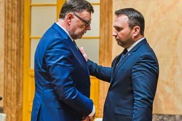 Od windfall tax banky utekly, balanc ale musí být, prosazují lidovci a STAN sektorovou daň