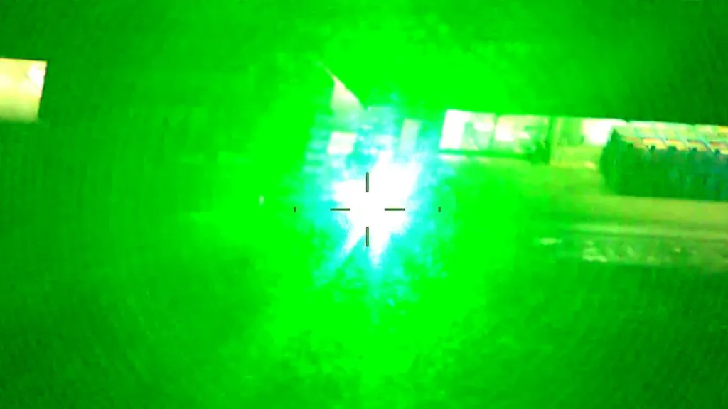 Oslnění posádky vrtulníku laserem