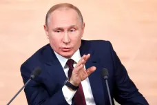 Přirovnávat Sovětský svaz k nacistickému Německu je vrchol cynismu, řekl Putin na výroční tiskové konferenci