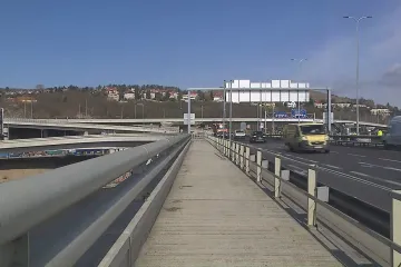 Na Barrandovském mostě začaly další opravy. Provoz byl dopoledne plynulý