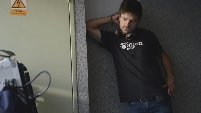 Jiří Mádl při natáčení filmu Na střeše