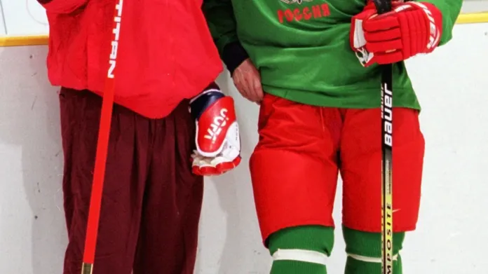 Vladimir Treťjak a Pavel Bure na ZOH 1998