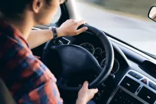 Soud uložil v kauze podvodů s řidičskými průkazy provozovatelům autoškol podmínky