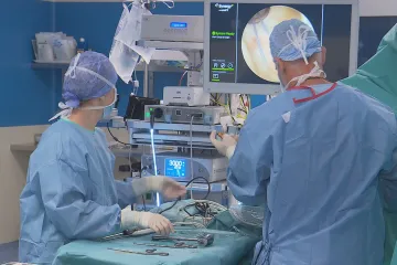 Méně naplánovaných operací i ambulantní péče. Nemocnice se připravují na omezený režim